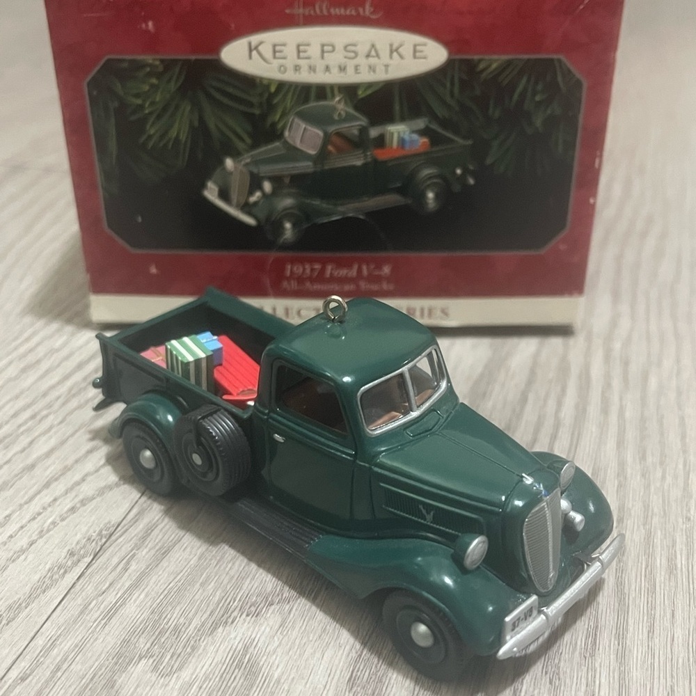 Hallmark 1937 Ford V-8 Green Vintage All-American Truck Ornament Collector - Picture 2 of 6